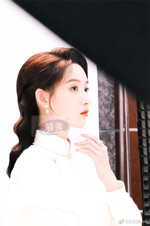 王玉雯《孤舟》旗袍造型惊艳 化身热血新青年肖若彤