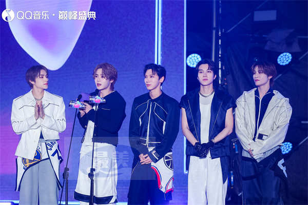 中国实力派男团威神V出席QQ音乐巅峰盛典,斩获“年度巅峰潮流团体”殊荣!
