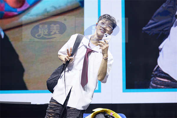 威神V成员TEN(李永钦)粉丝演唱会亚洲巡演首尔站门票全部售罄,盛况空前!