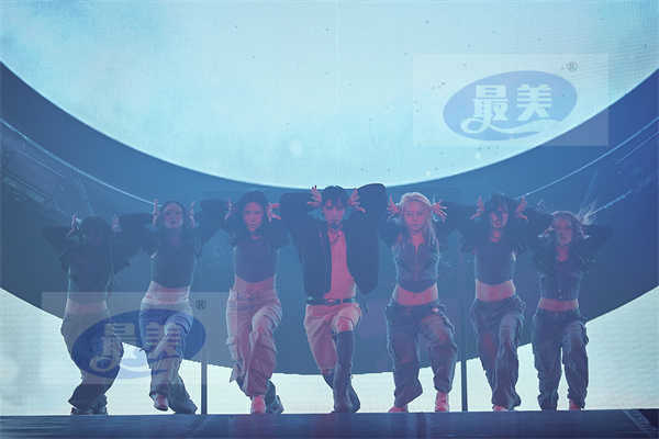 威神V成员TEN（李永钦）粉丝演唱会泰国曼谷场圆满结束，盛况空前！