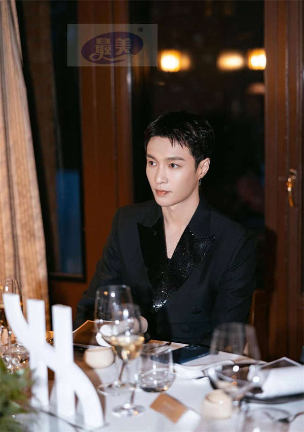 张艺兴受邀参加2023「钟表与奇迹」日内瓦高级钟表展