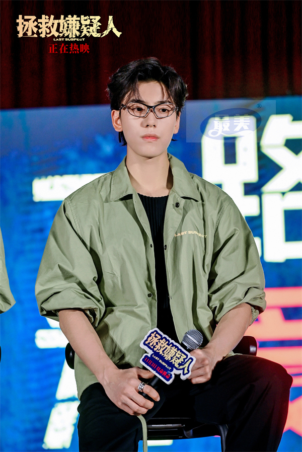 电影《拯救嫌疑人》武汉路演 主创获得成龙影视传媒学院学生花式“表白”