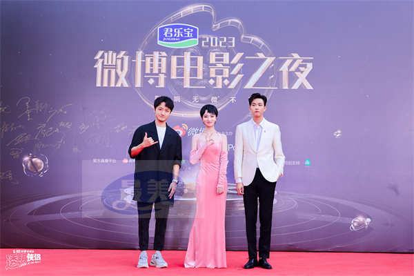 电影《透明侠侣》亮相上海获年度最受期待影片 走进武汉“皓史成双”在线嗑观众CP