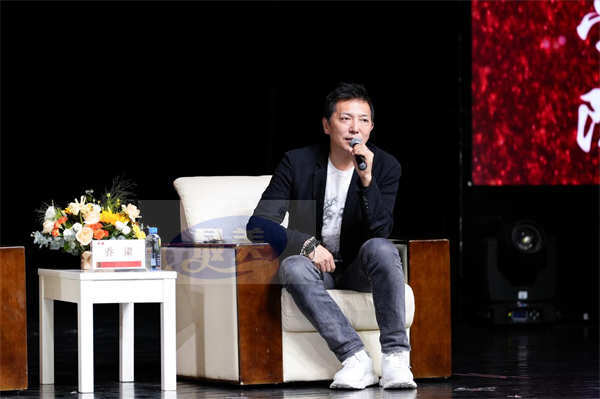 金鸡奖影后何赛飞携获奖电影《追月》来川影了！