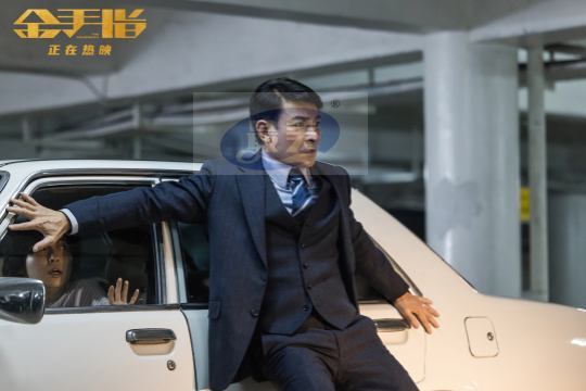 电影《金手指》曝“查到底”特辑 刘德华化身“孤勇者”全力以赴